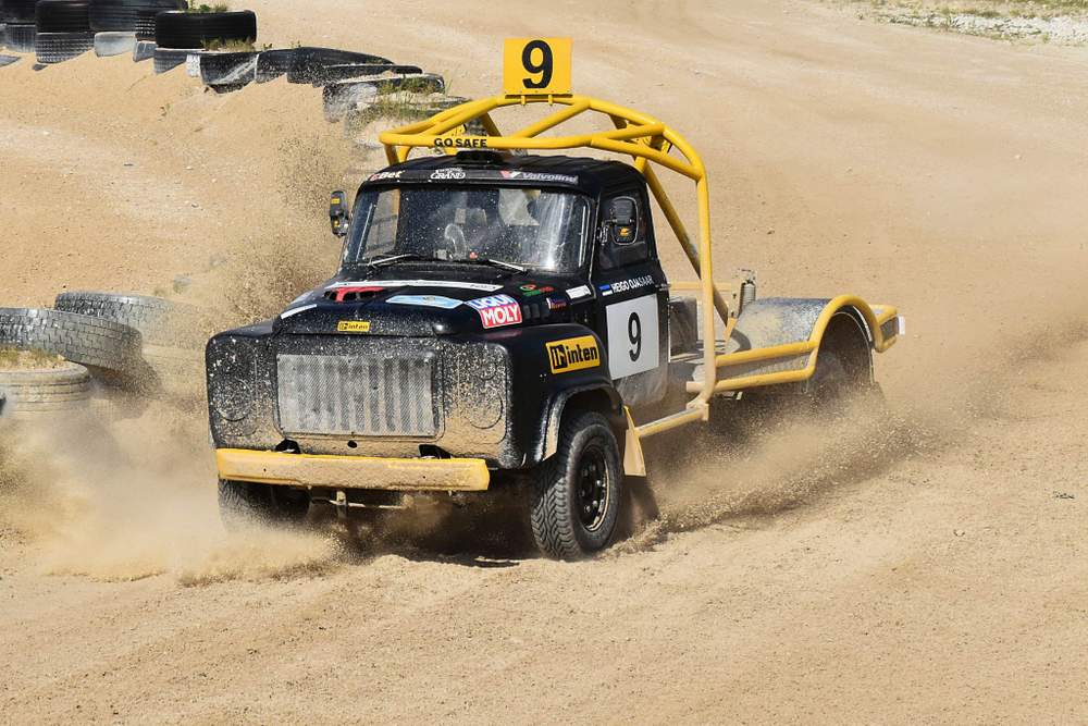 Heigo Ojasaar võitis Piiroja autokrossi tõrkuva auto kiuste - Ralli.ee